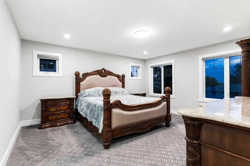 876 East Lakeview Road Chestermere AB T1X 0W7