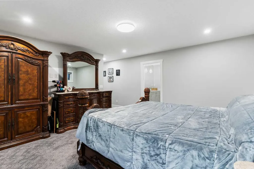 876 East Lakeview Road Chestermere AB T1X 0W7