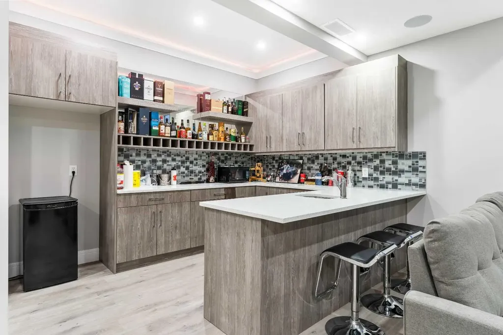 876 East Lakeview Road Chestermere AB T1X 0W7