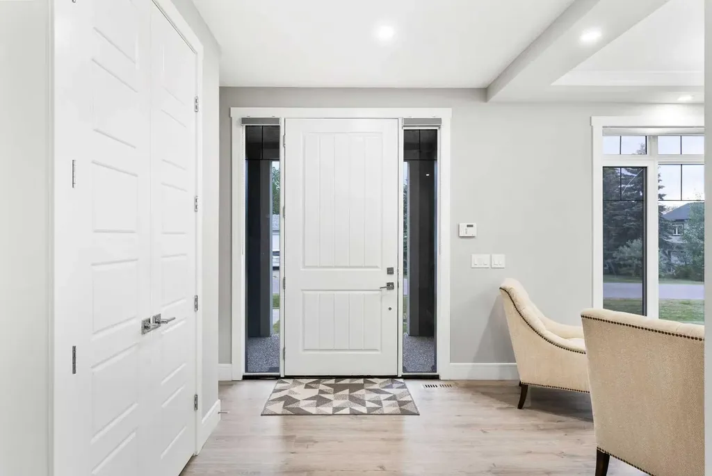 876 East Lakeview Road Chestermere AB T1X 0W7