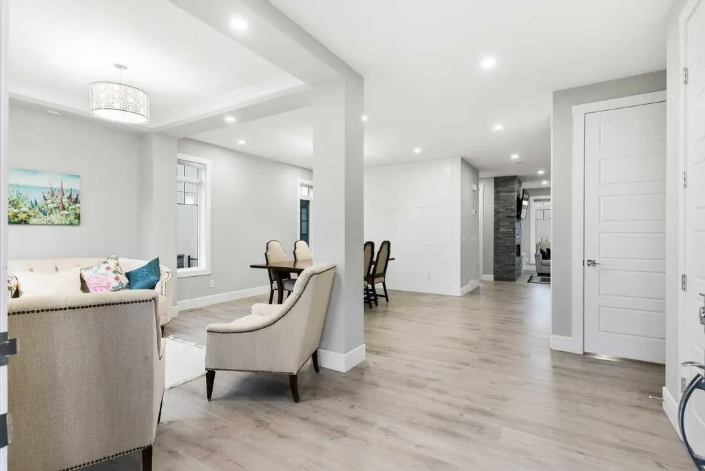 876 East Lakeview Road Chestermere AB T1X 0W7
