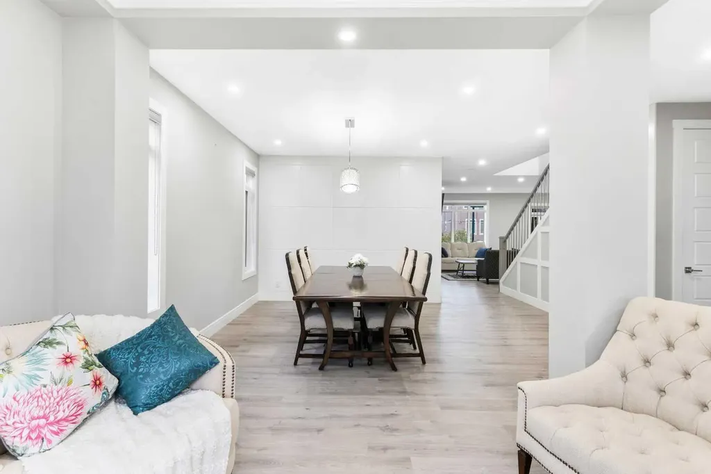 876 East Lakeview Road Chestermere AB T1X 0W7