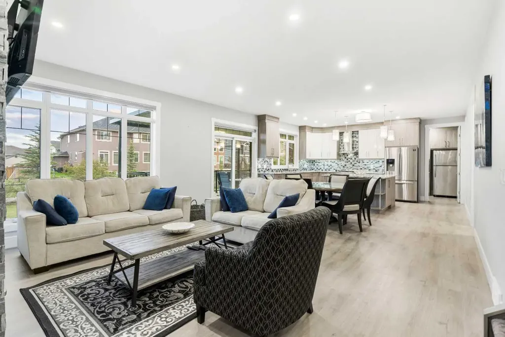 876 East Lakeview Road Chestermere AB T1X 0W7