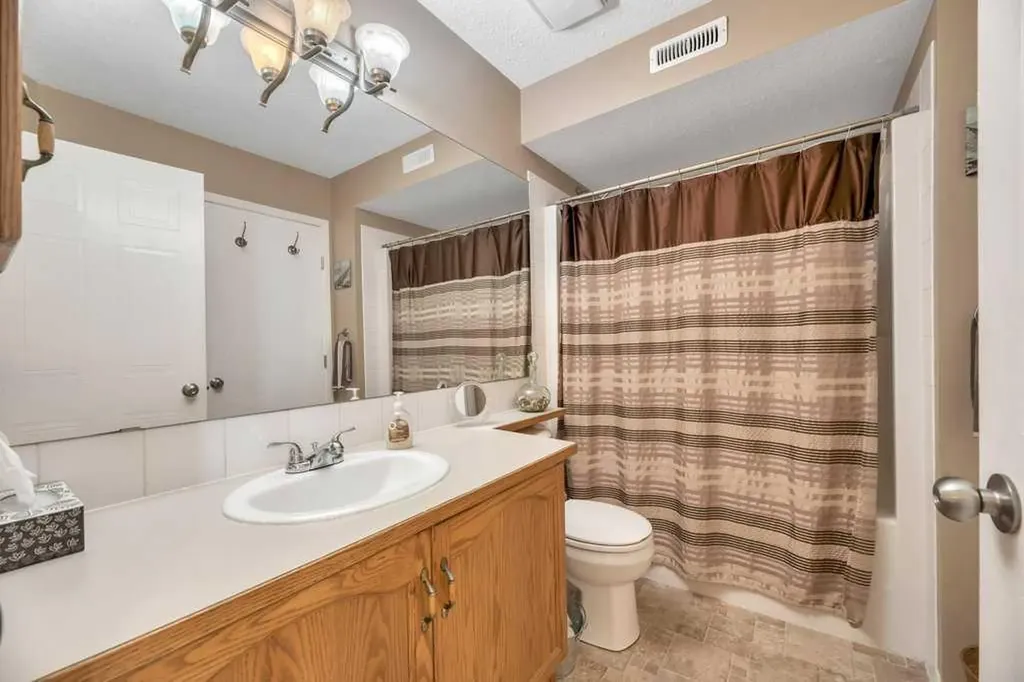 103 Strathaven Drive Strathmore AB T1P 1W3