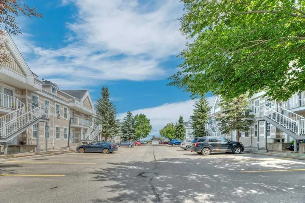 103 Strathaven Drive Strathmore AB T1P 1W3
