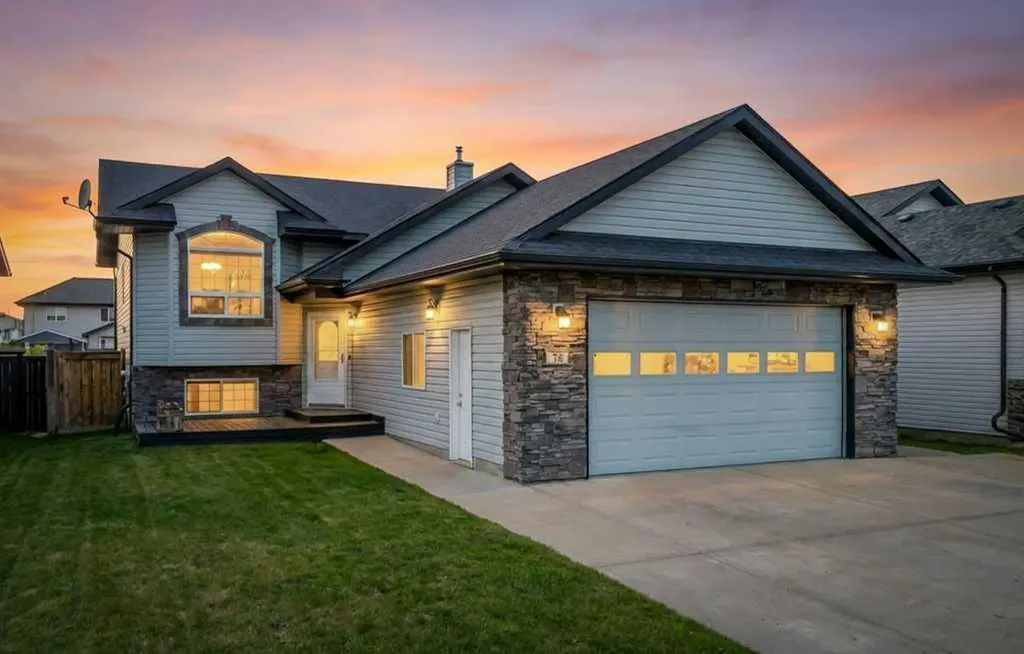 78 Lakeway Boulevard Sylvan Lake AB T4S 2P5