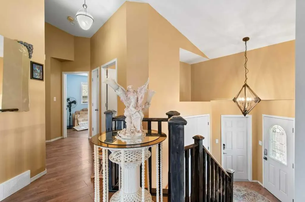 78 Lakeway Boulevard Sylvan Lake AB T4S 2P5