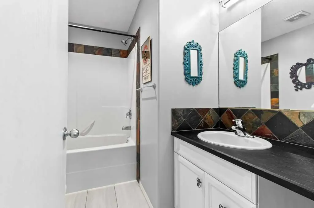 78 Lakeway Boulevard Sylvan Lake AB T4S 2P5