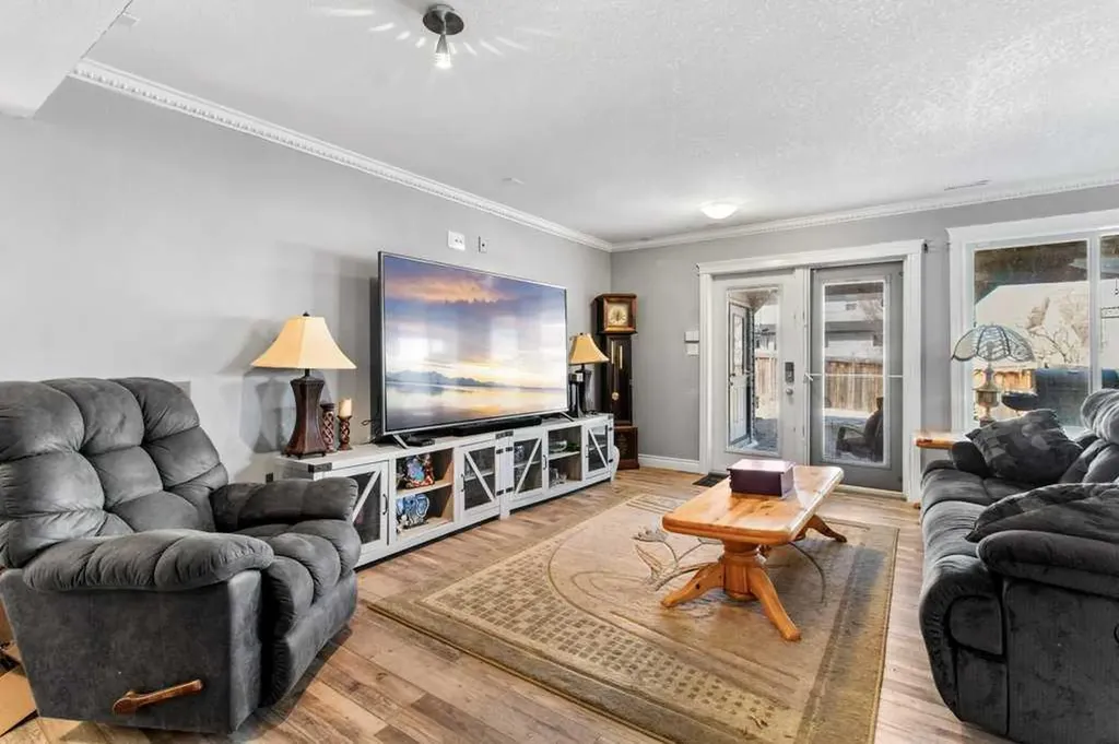 78 Lakeway Boulevard Sylvan Lake AB T4S 2P5