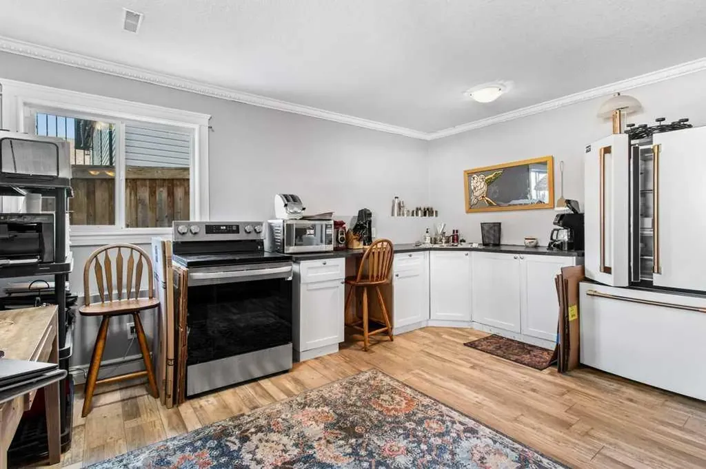78 Lakeway Boulevard Sylvan Lake AB T4S 2P5