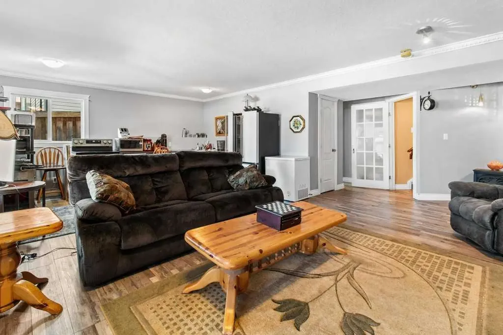 78 Lakeway Boulevard Sylvan Lake AB T4S 2P5