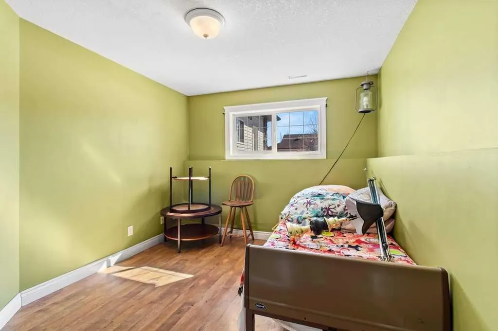 78 Lakeway Boulevard Sylvan Lake AB T4S 2P5