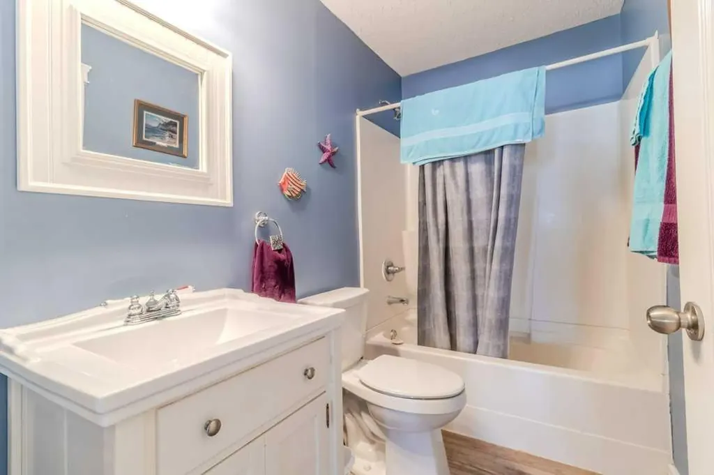 78 Lakeway Boulevard Sylvan Lake AB T4S 2P5