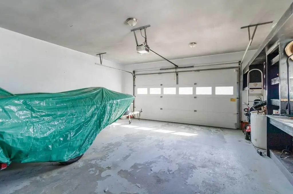 78 Lakeway Boulevard Sylvan Lake AB T4S 2P5
