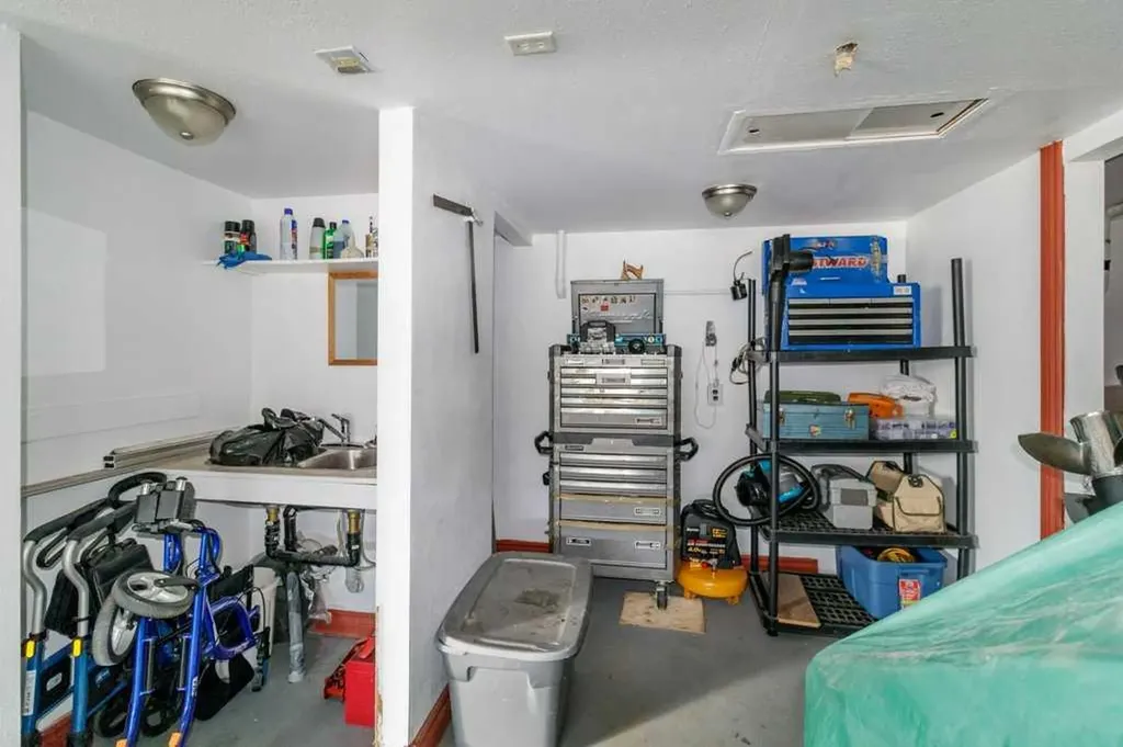 78 Lakeway Boulevard Sylvan Lake AB T4S 2P5