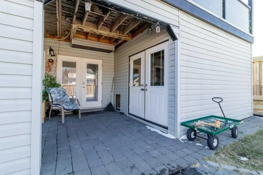 78 Lakeway Boulevard Sylvan Lake AB T4S 2P5