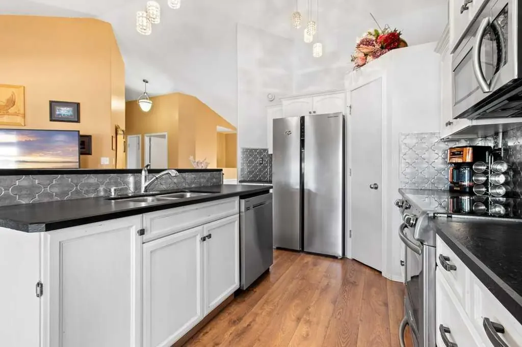 78 Lakeway Boulevard Sylvan Lake AB T4S 2P5