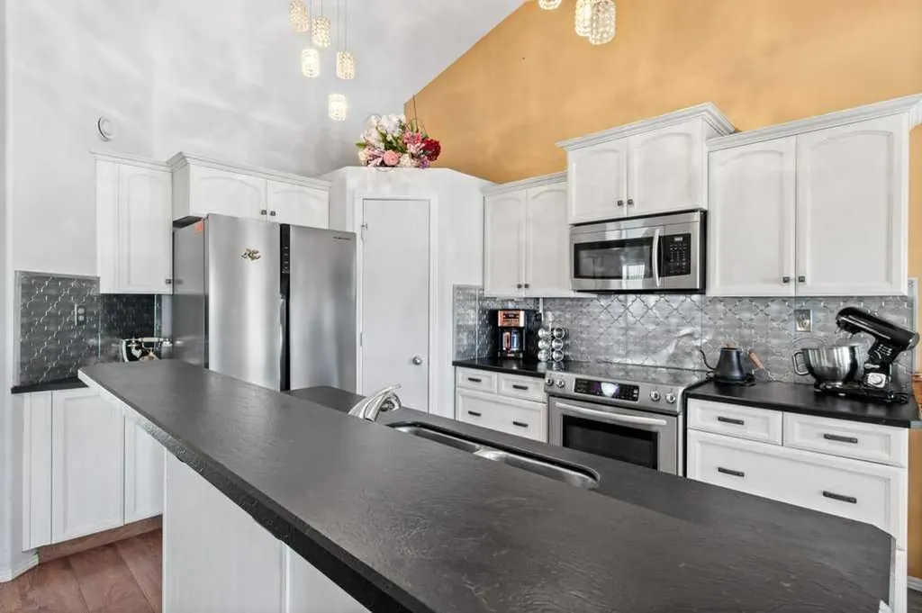 78 Lakeway Boulevard Sylvan Lake AB T4S 2P5