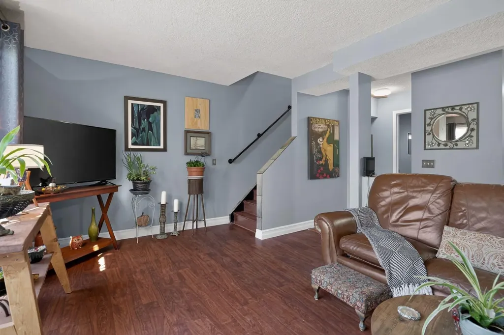 643 4 Avenue NE Calgary AB T2E 0J9