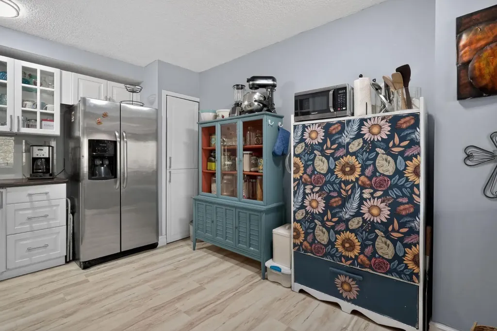643 4 Avenue NE Calgary AB T2E 0J9