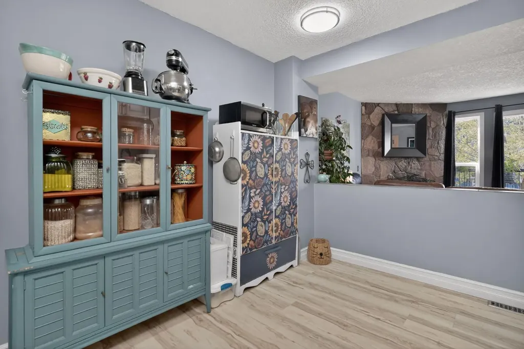 643 4 Avenue NE Calgary AB T2E 0J9