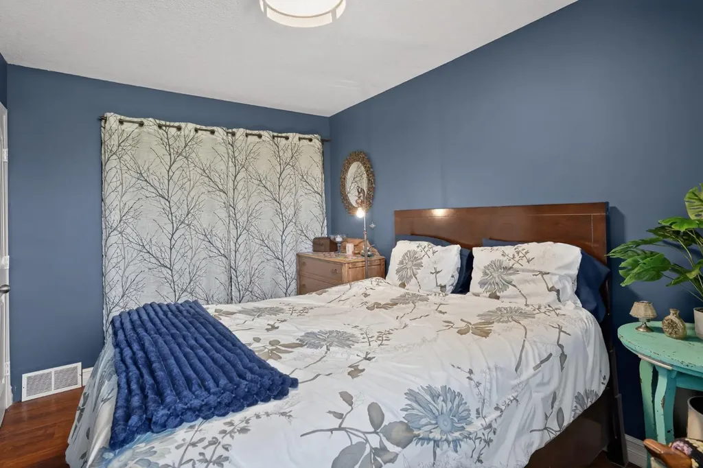 643 4 Avenue NE Calgary AB T2E 0J9