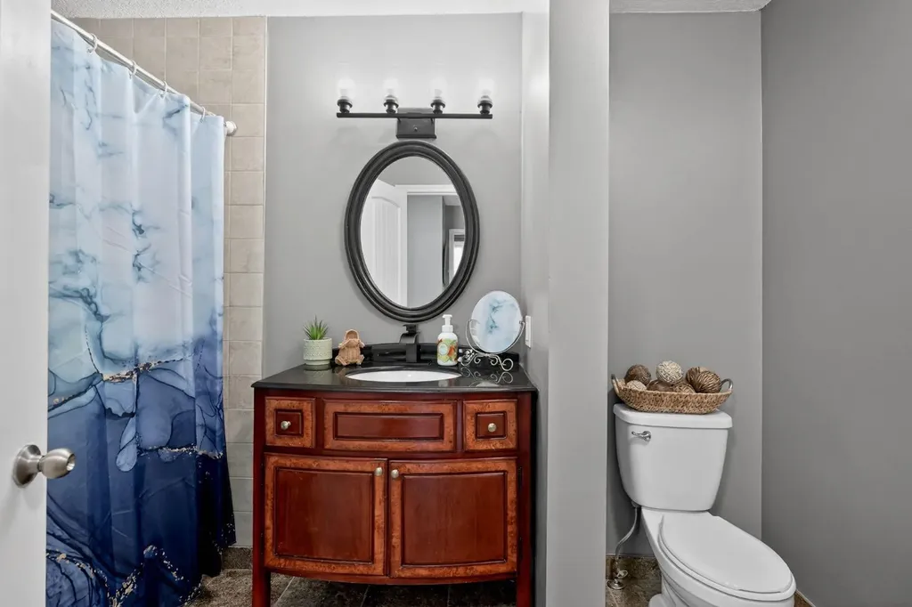 643 4 Avenue NE Calgary AB T2E 0J9