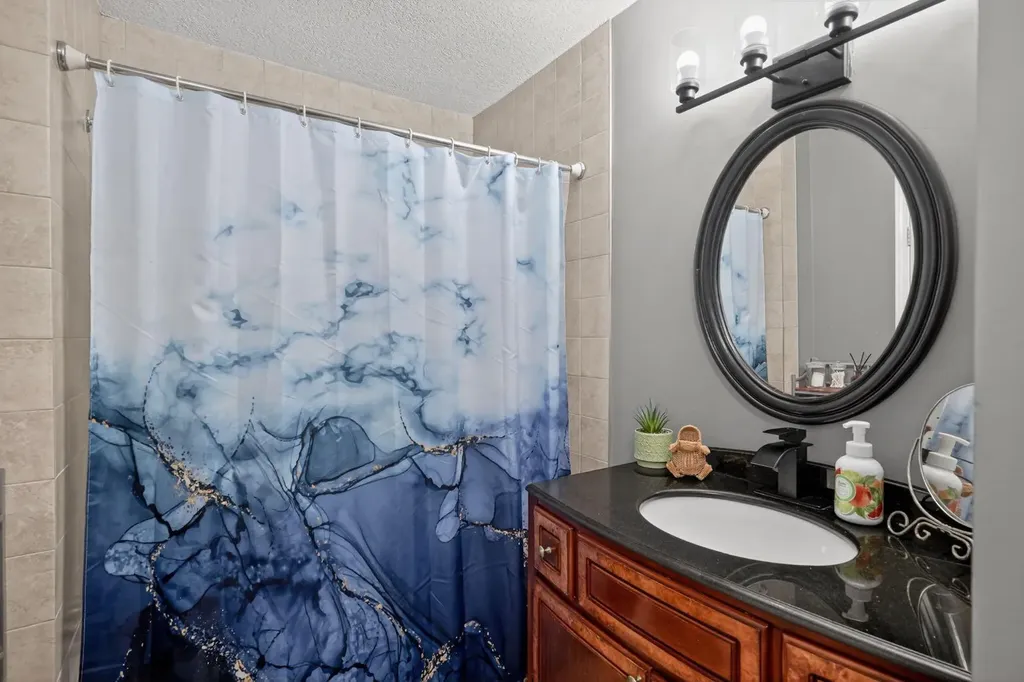 643 4 Avenue NE Calgary AB T2E 0J9