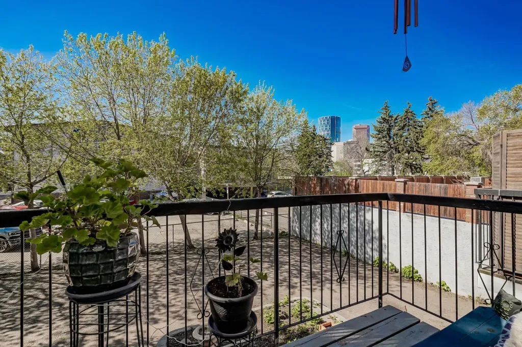 643 4 Avenue NE Calgary AB T2E 0J9
