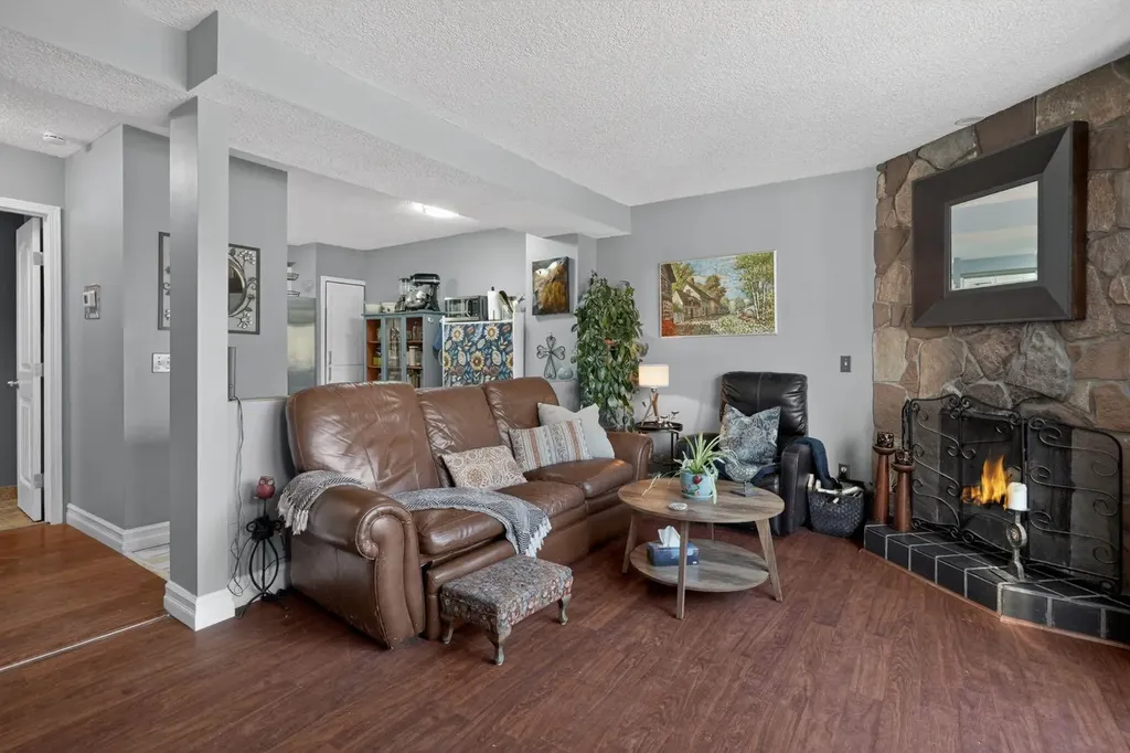 643 4 Avenue NE Calgary AB T2E 0J9