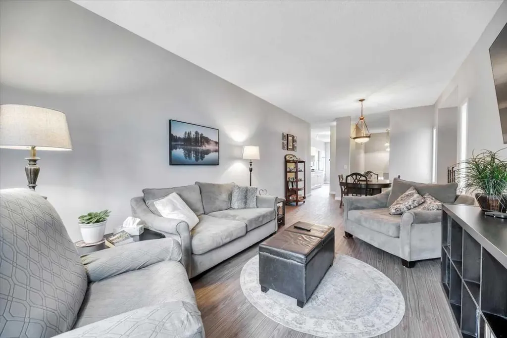 72 Millside Drive SW Calgary AB T2Y 2P9