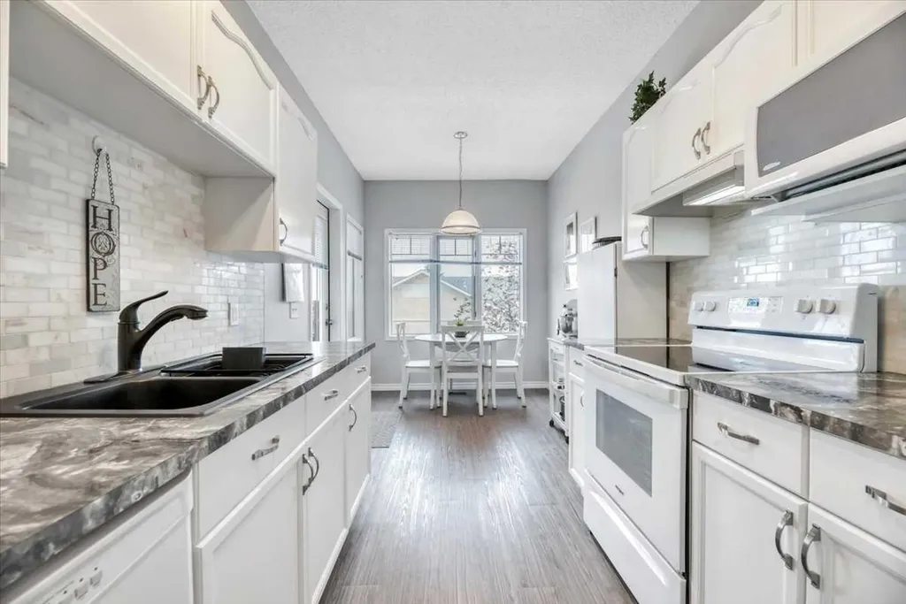 72 Millside Drive SW Calgary AB T2Y 2P9