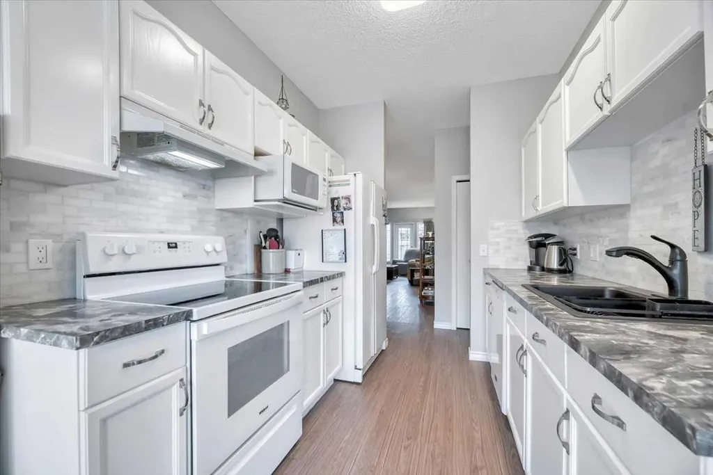 72 Millside Drive SW Calgary AB T2Y 2P9