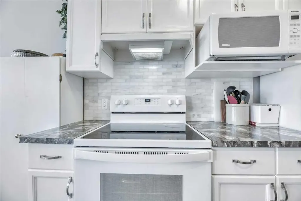 72 Millside Drive SW Calgary AB T2Y 2P9
