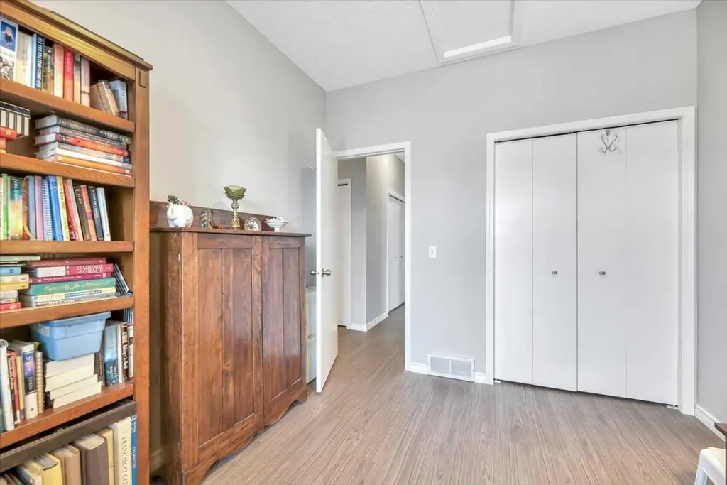 72 Millside Drive SW Calgary AB T2Y 2P9