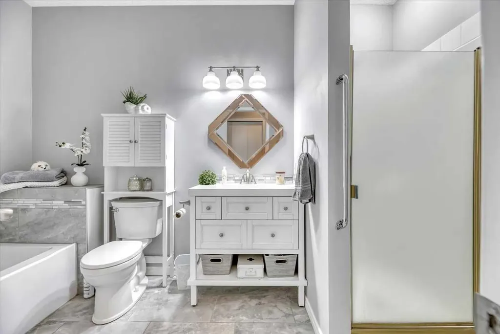 72 Millside Drive SW Calgary AB T2Y 2P9