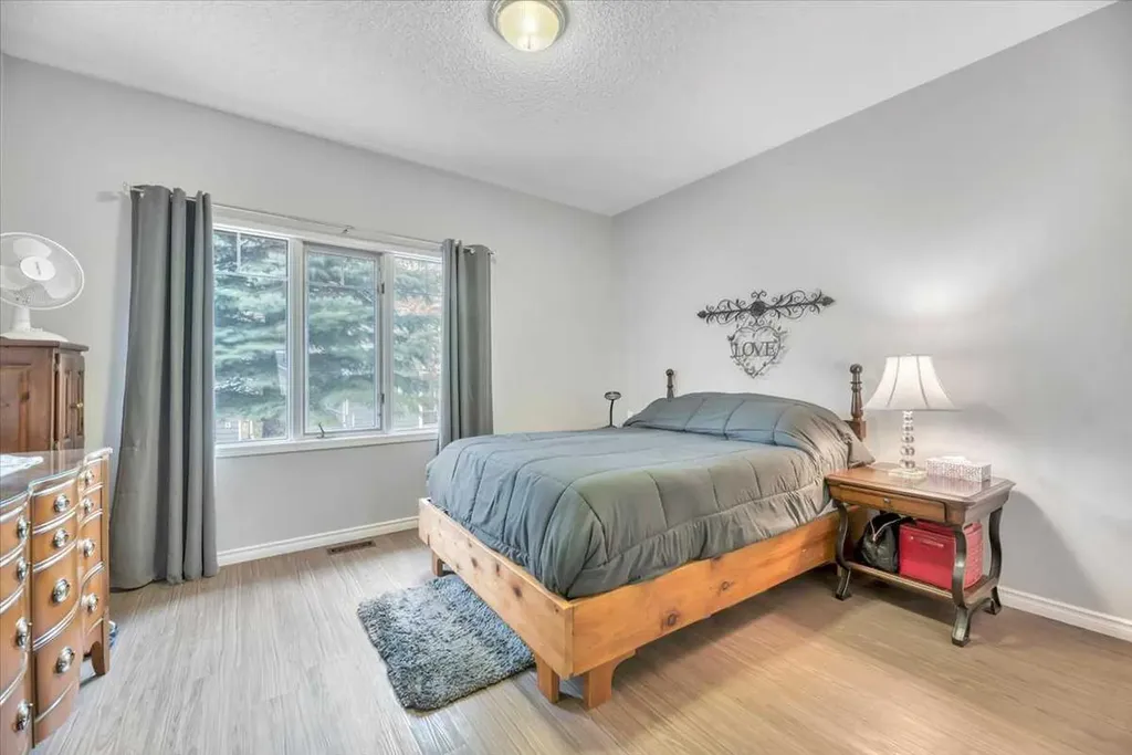 72 Millside Drive SW Calgary AB T2Y 2P9
