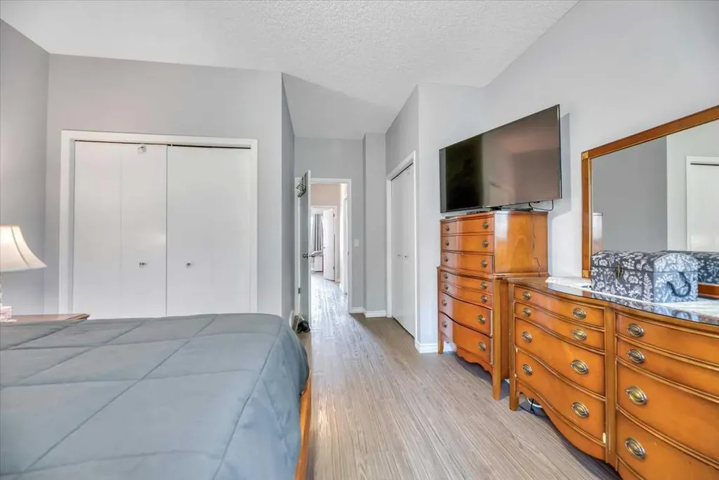 72 Millside Drive SW Calgary AB T2Y 2P9