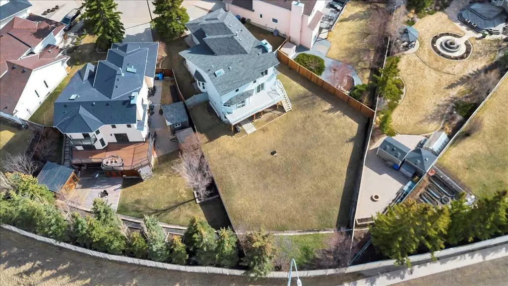 215 Hawktree Circle NW Calgary AB T3G 2Y6