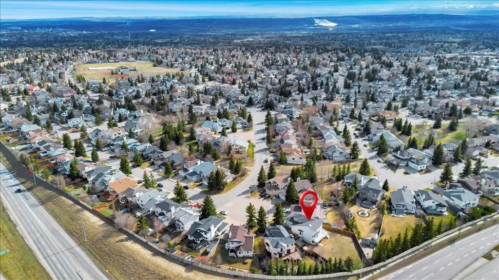 215 Hawktree Circle NW Calgary AB T3G 2Y6