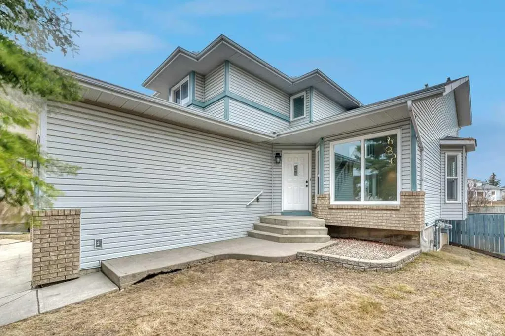 215 Hawktree Circle NW Calgary AB T3G 2Y6