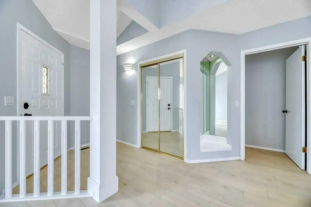 215 Hawktree Circle NW Calgary AB T3G 2Y6