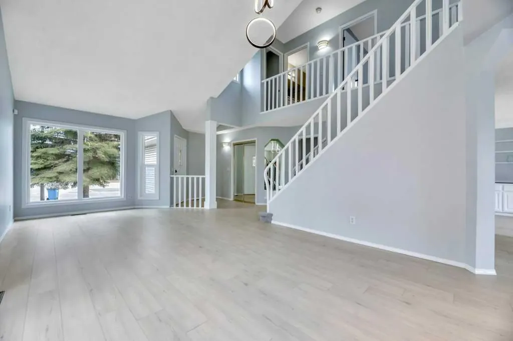 215 Hawktree Circle NW Calgary AB T3G 2Y6