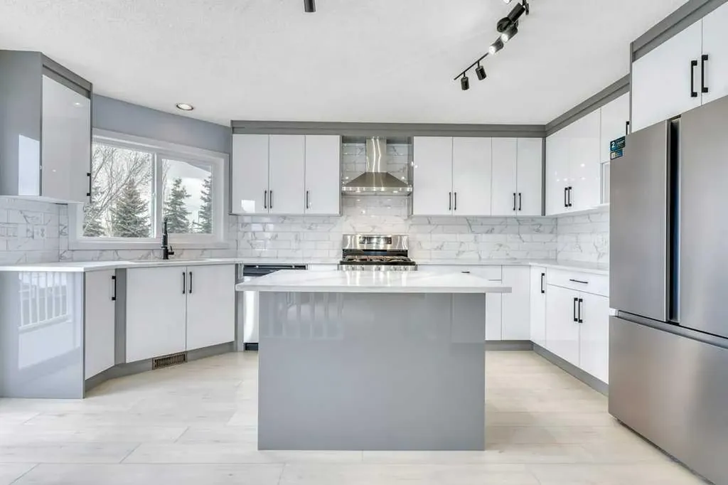 215 Hawktree Circle NW Calgary AB T3G 2Y6