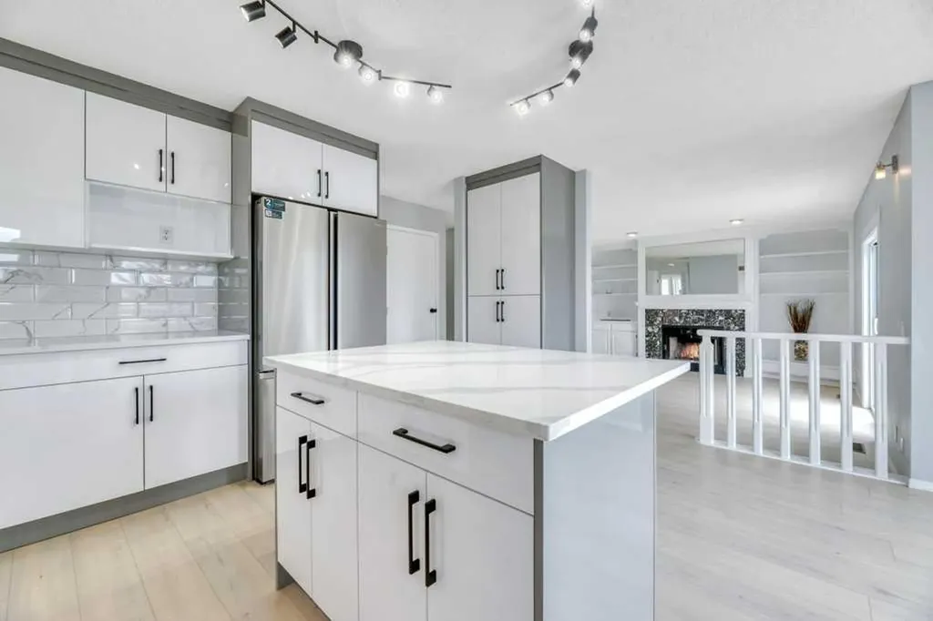 215 Hawktree Circle NW Calgary AB T3G 2Y6