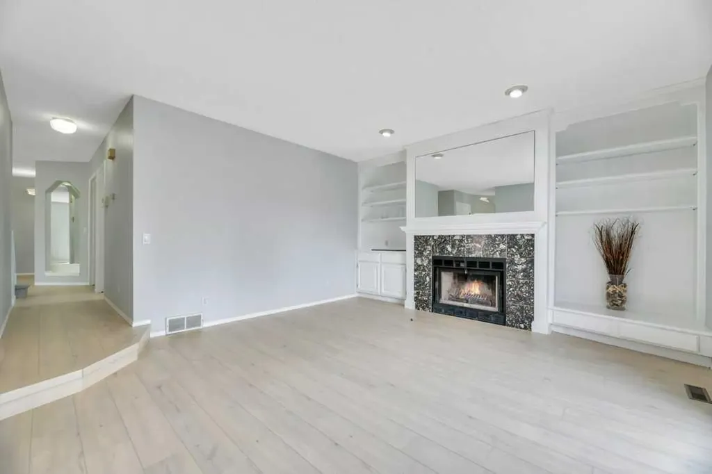 215 Hawktree Circle NW Calgary AB T3G 2Y6