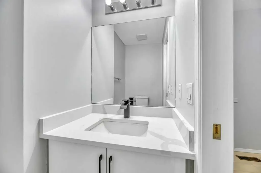 215 Hawktree Circle NW Calgary AB T3G 2Y6