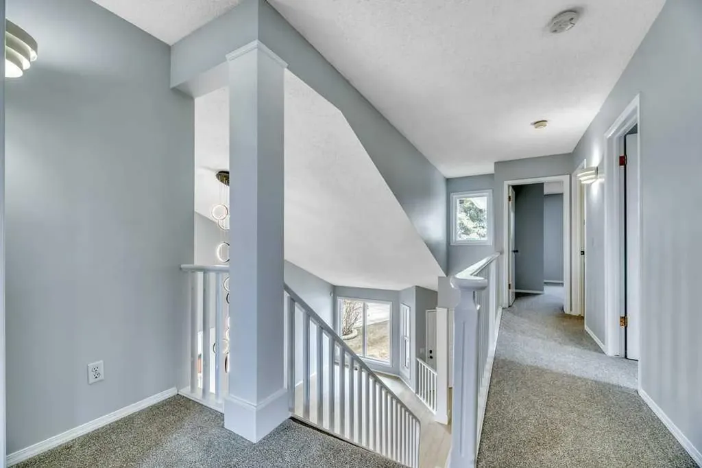 215 Hawktree Circle NW Calgary AB T3G 2Y6