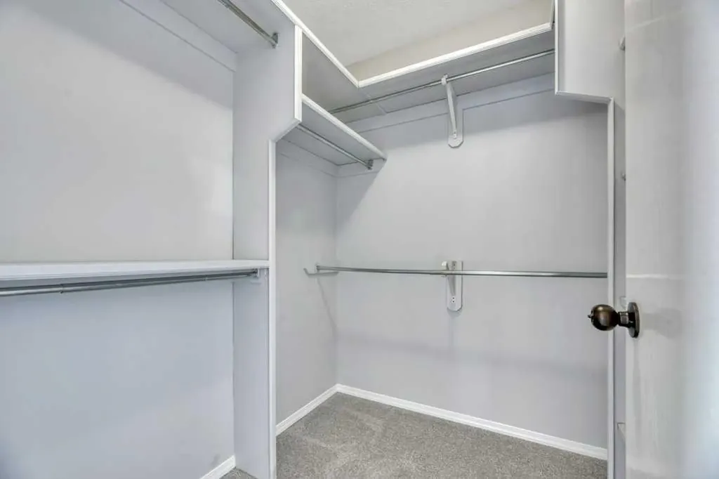 215 Hawktree Circle NW Calgary AB T3G 2Y6