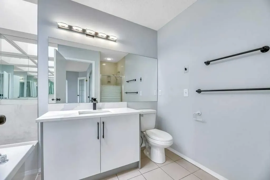 215 Hawktree Circle NW Calgary AB T3G 2Y6